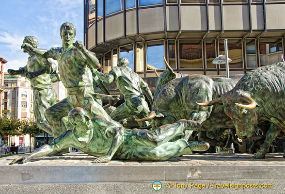 Encierro-Pamplona-Sculpture_AJP3096.jpg