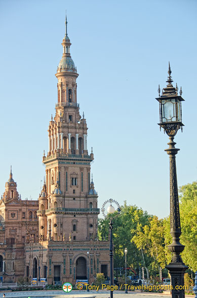 This Plaza de España tower is fashioned after La Giralda