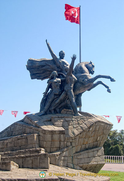 ataturk-monument-antalya_DSC_6127.jpg