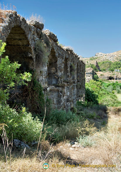 roman-aqueduct-in-aspendos_AJP1108.jpg