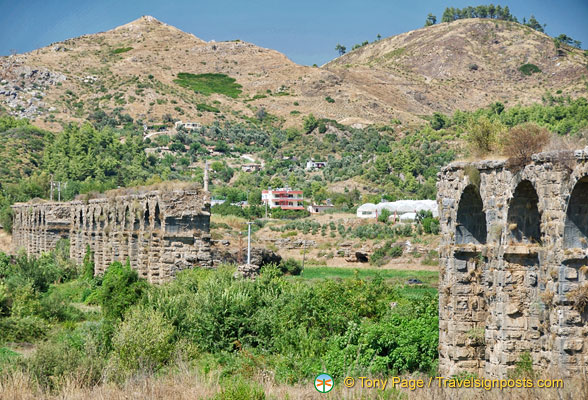roman-aqueduct-in-aspendos_AJP1114.jpg