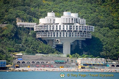 Leaving Yalta (964 visits) Leaving Yalta