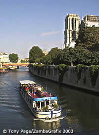 A tourist sightseeing barge outside Notre Dame Cathedral